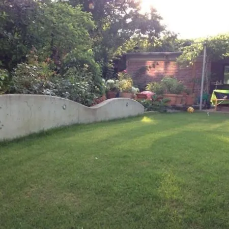 Urban Gardenappartment In 公寓 *