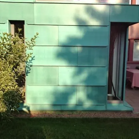 Urban Gardenappartment In 公寓